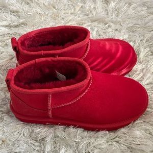 UGG Short Lined Boot. NEW. Never Worn.